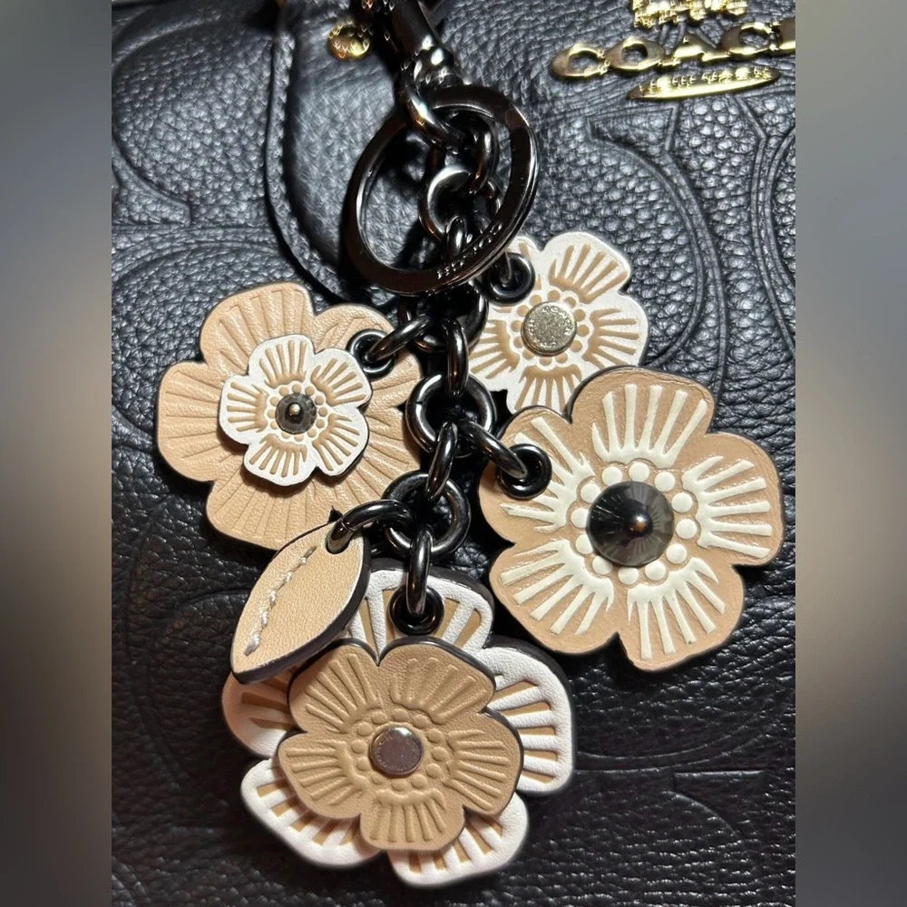 COACH TEA ROSE MIX BAG CHARM- CHALK/ELM - Picture 2 of 12